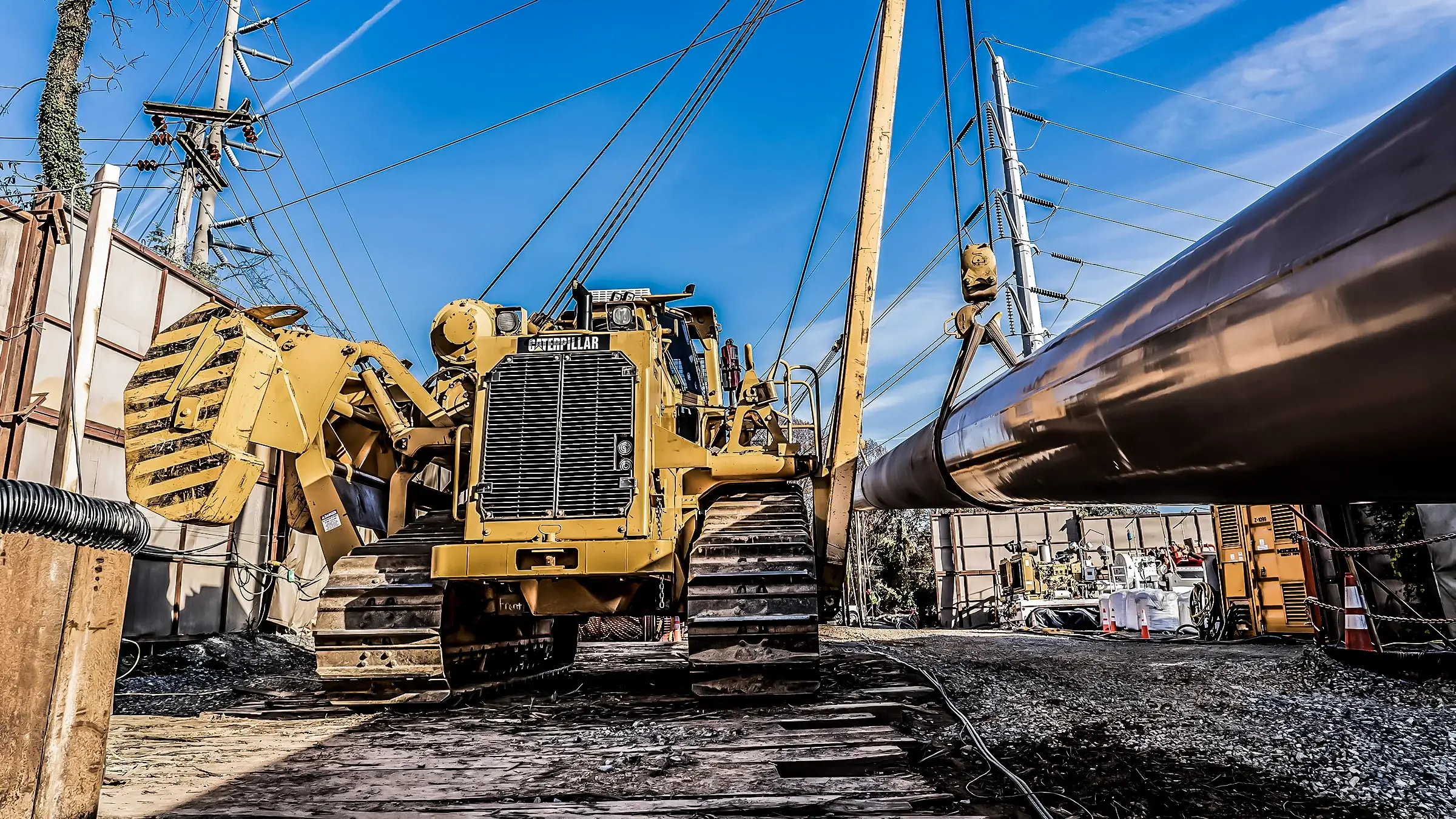 Sideboom carries section of pipeline through jobsite