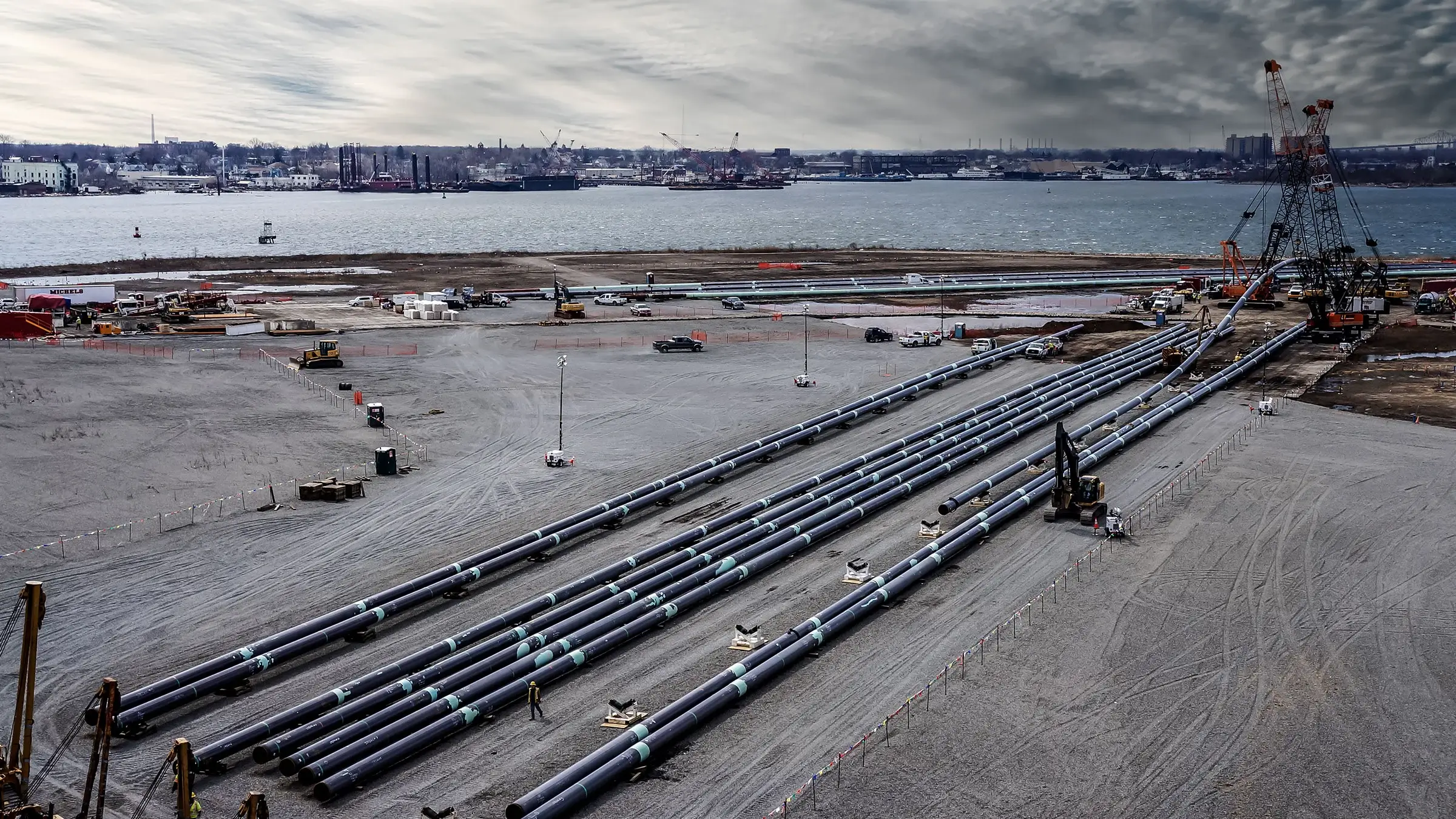 A large scale HDD project operating nearby a busy sea port.