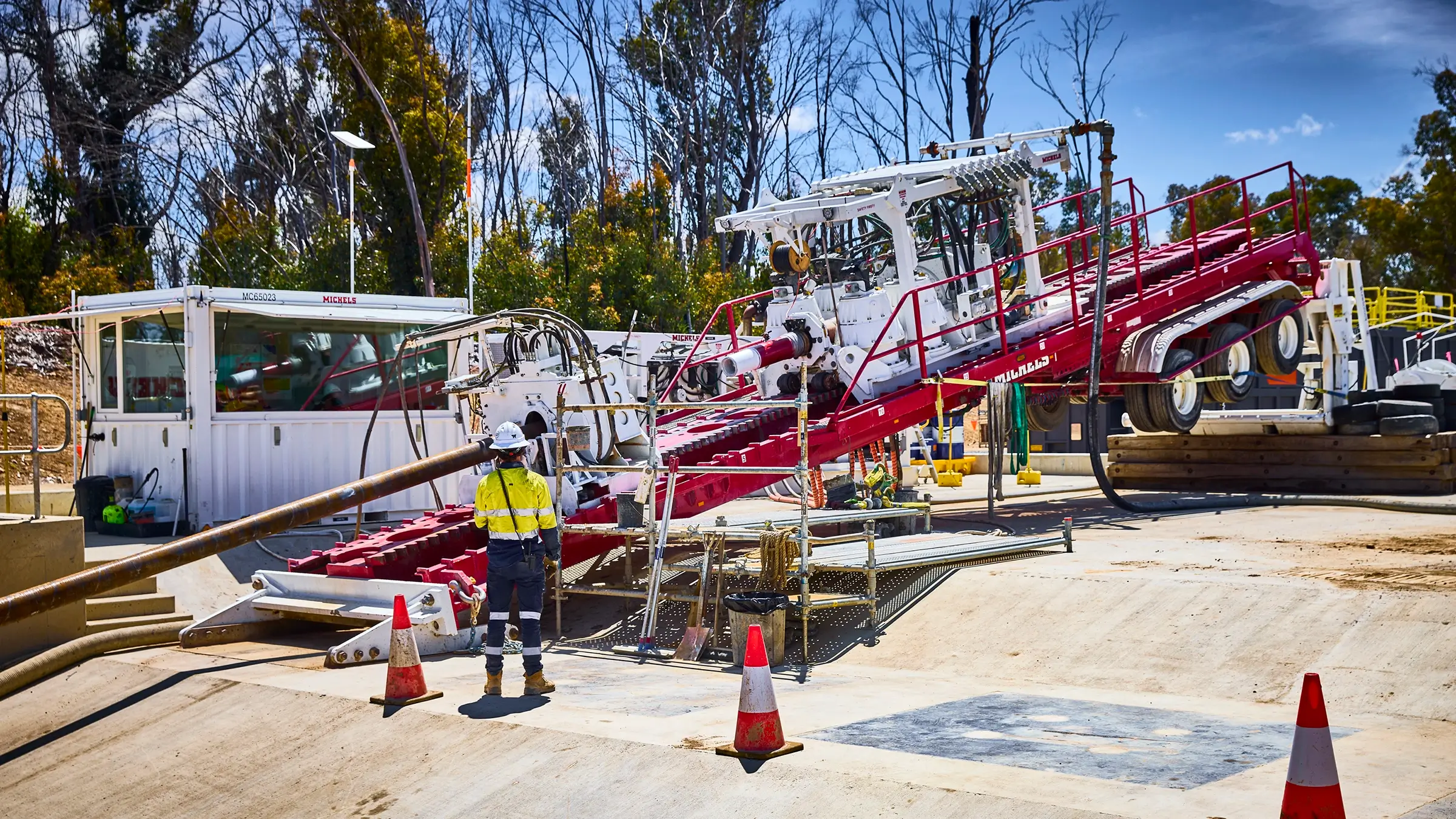 An HDD rig operating