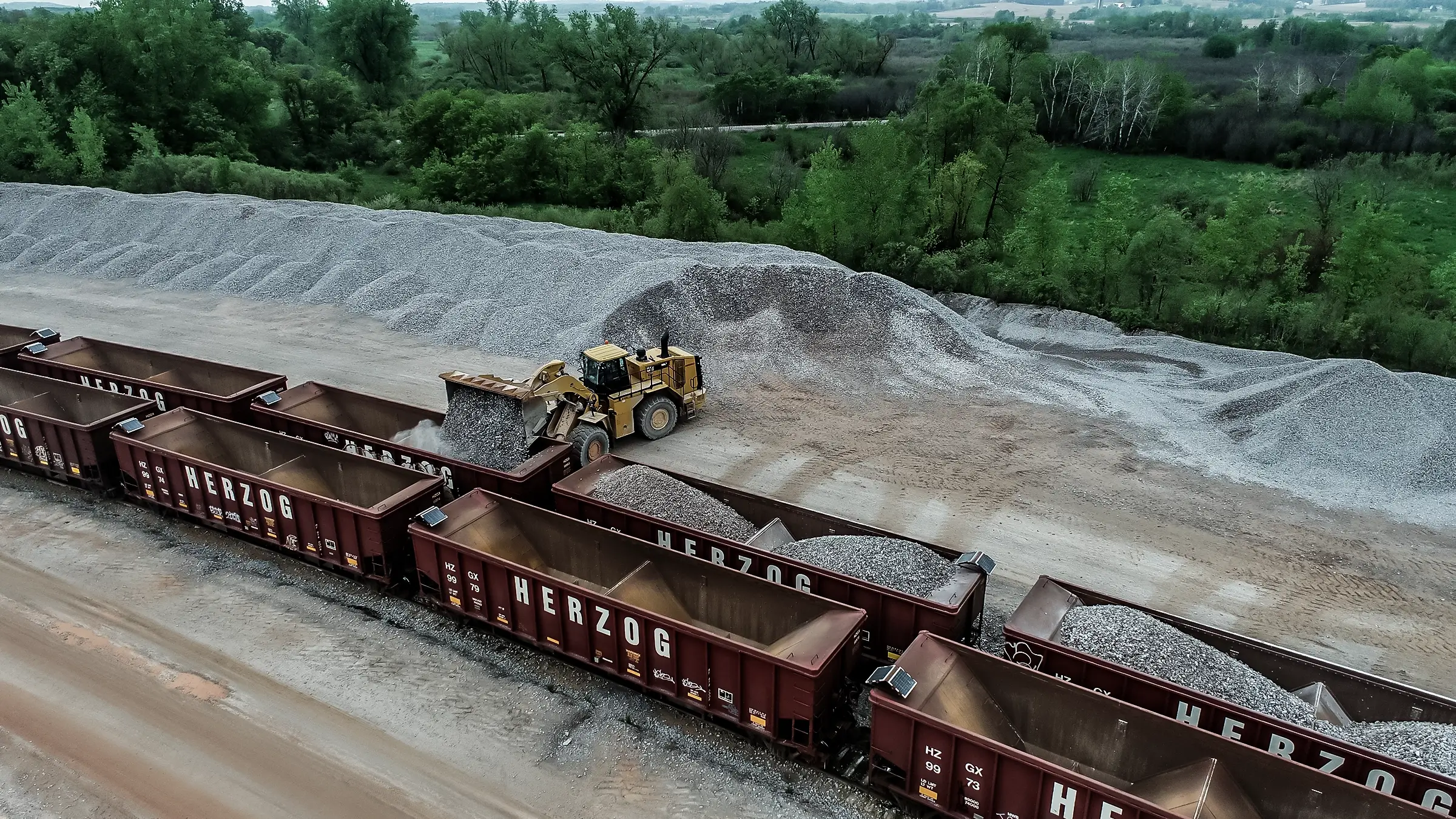 Machinery lifts aggregates into railroad cars.